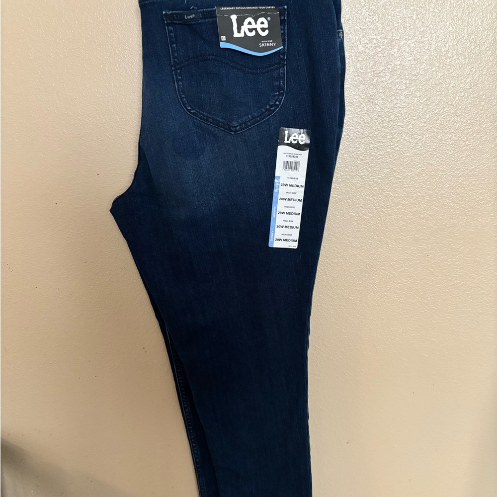 Women’s high-rise skinny jeans